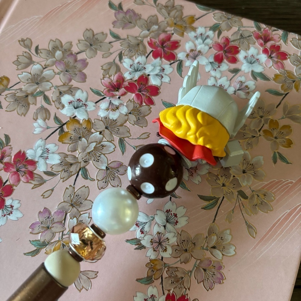 Marvel Doorables: Thor: Mighty Thor handmade beaded pen - Picture 2 of 3